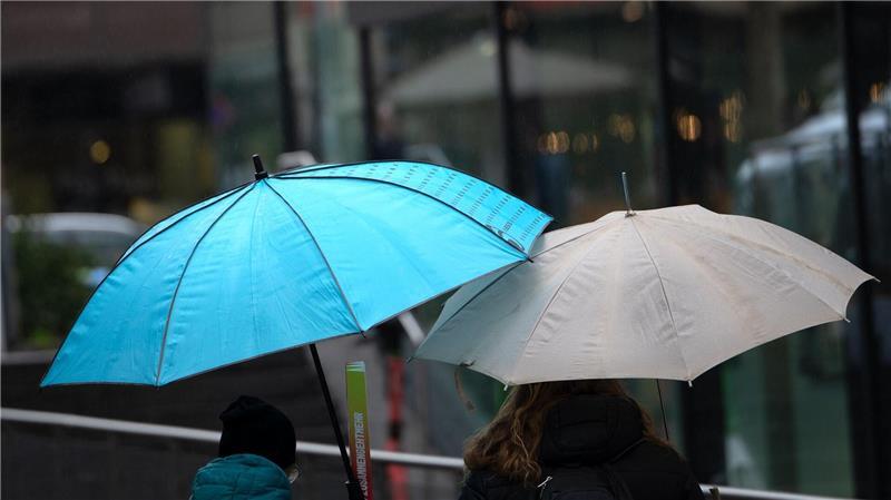 Regen ist auch am Ostermontag möglich, vor allem im Westen der Republik und am Alpenrand. 