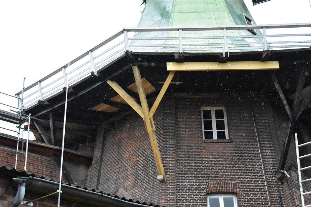 Regendicht soll sie sein: Die Galerie der Venti Amica bekam eine neue Stütze. De...