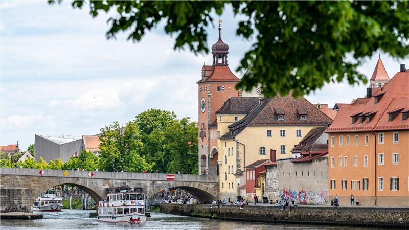 München, Berlin, Rostock: Wo das Wohnen besonders teuer ist Regensburg zählt gemessen an den regionalen Einkommen zu den teuersten Orten für Käufer.