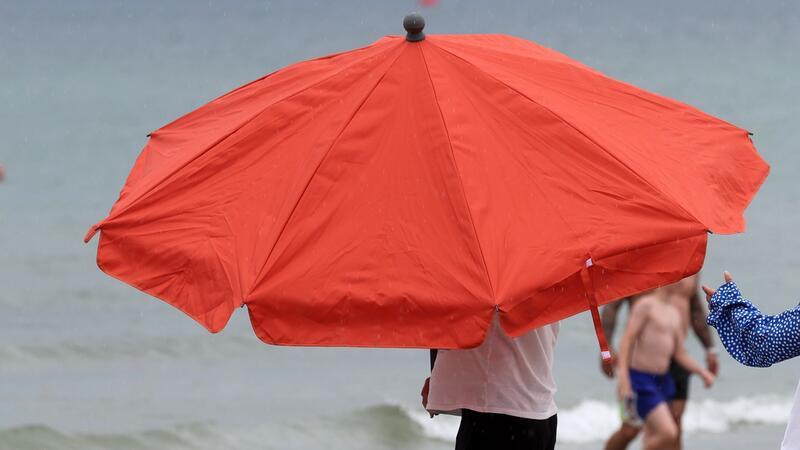 Zweitheißester Juli seit Beginn der Aufzeichnungen Regenschirm statt Sonnenschirm: In Nordeuropa war der Juli ziemlich nass.