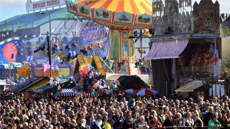 Wiesn friedlich, fröhlich, sicher - 6,7 Millionen Gäste Reger Andrang am letzten Wiesn-Tag.