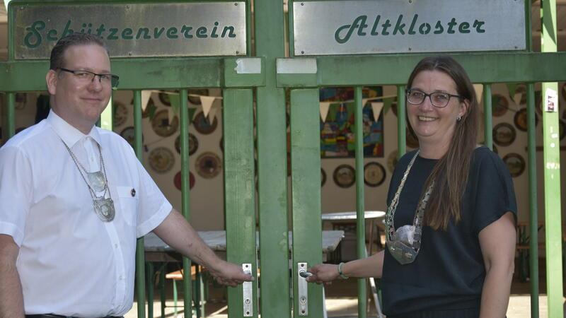 König und Königin mit historischer Leistung: So ticken Altklosters neue Majestäten Regieren die Schützen in Altkloster: Stefanie Janowski und Peter Kohlhof.