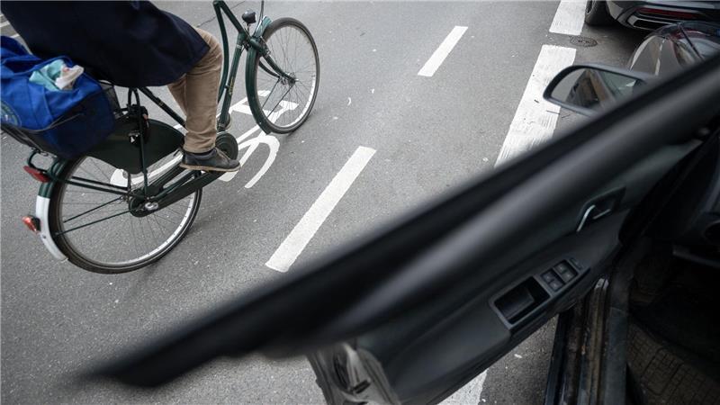 Regierung plant verpflichtende Türwarnsysteme für KfZ-Hersteller (Archivbild)