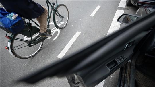 Regierung plant verpflichtende Türwarnsysteme für KfZ-Hersteller (Archivbild)