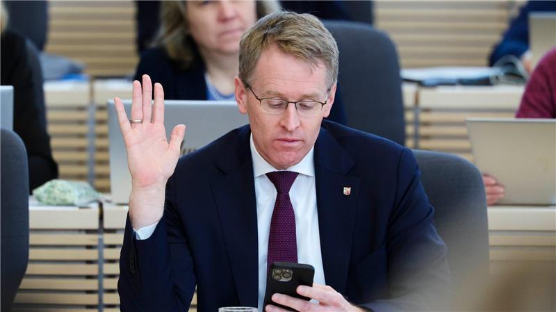 Landtag beschließt Haushalt mit neuen Schulden Regierungschef Daniel Günther (CDU) verweist auf Investionen auch in die Wohnraumförderung.