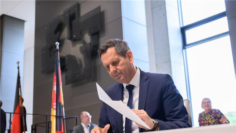 CDU: Rot-Grün soll Kommunen eine Milliarde Euro mehr geben Regierungschef Lies hat die Einigung mit dem Bund für die Länder mit ausgehandelt.