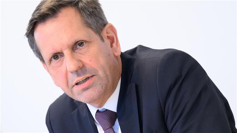 Regierungschef Lies rät, möglichst davon abzusehen, auf die Straße zu gehen. (Archivbild)