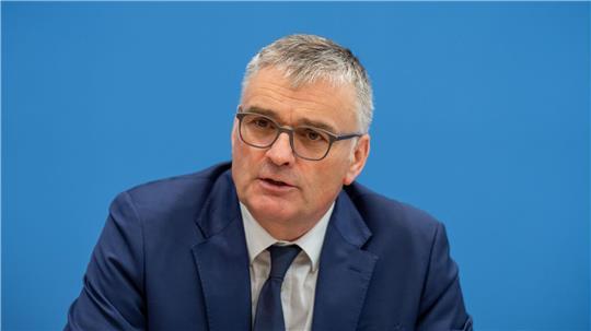 Regierungssprecher Kornelius nennt US-Zolldrohungen inakzeptabel