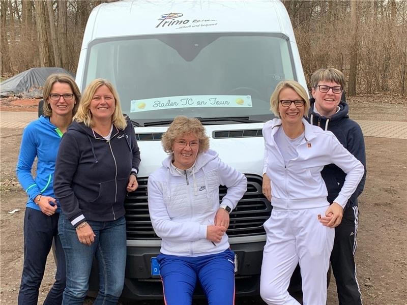 Regionalliga-Tennisdamen 40 des Stader TC: v. l. Tanja de Buhr, Tanja Witt, Katrin Dickhuth, Stefanie Elsner und Silke Hinsch. Foto: Verein