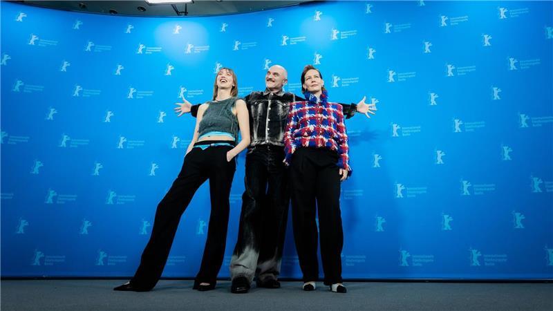 Regisseur Markus Schleinzer stellte mit den Schauspielerinnen Caro Braun und Sandra Hüller seinen Film „Rose“ vor.