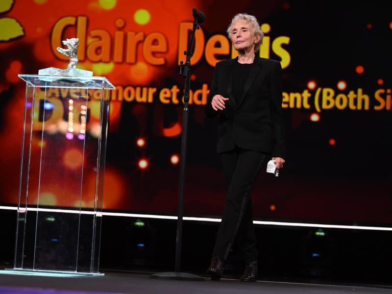 Regisseurin Claire Denis ist mit dem Silbernen Bären ausgezeichnet worden. Foto: Monika Skolimowska/dpa-Zentralbild/dpa
