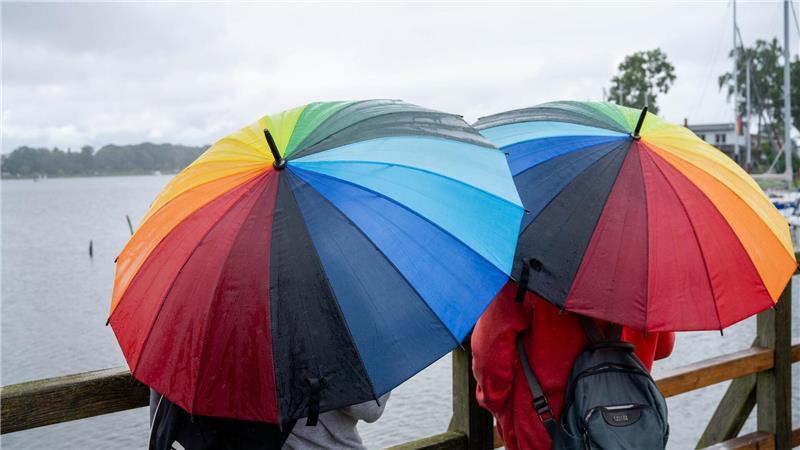 Regnerisch bleibt es auch am Wochenende. (Archivbild)