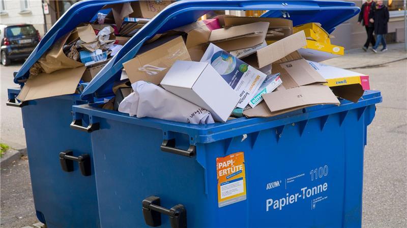 Reichlich Papier und Pappe zur Abholung.