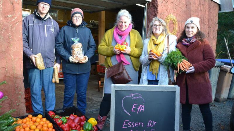 Neue Lebensmittelretter aus Nordkehdingen Reimer und Monika Tank, Meike Hülsenberg, Kerstin Rißmann und Eriola Meta (von links) sorgen mit ihrer Initiative dafür, dass Lebensmittel nicht entsorgt werden.