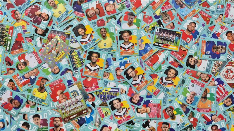 Rein rechnerisch liegen die Kosten für ein vollständiges Album ohne doppelte Sticker bei rund 212 Euro inklusive Album.