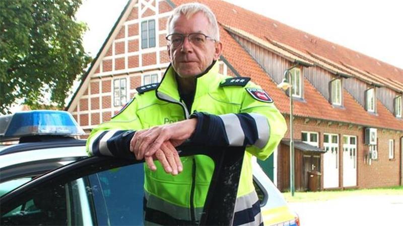 Reiner Helms sorgte 13 Jahre lang in Apensen für Recht und Ordnung. Im November 2025 ging er in den Ruhestand; auf ihn folgt nun Kriminaloberkommissar Philip Reiß (Archivfoto).
