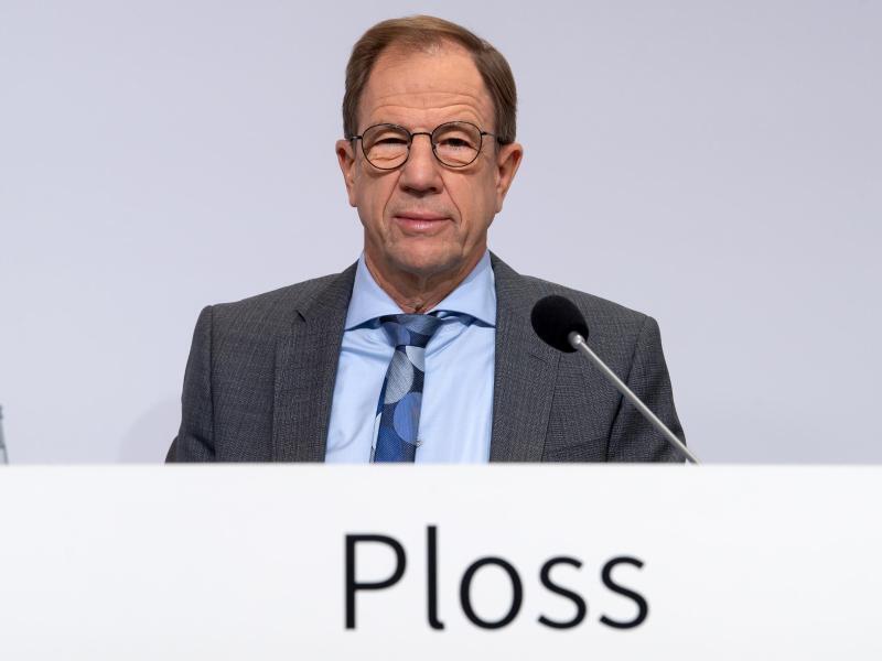 Reinhard Ploss, Vorstandsvorsitzender Infineon, übergibt in seiner letzten Hauptversammlung den Chefposten an seinen Nachfolger. Foto: Sven Hoppe/dpa