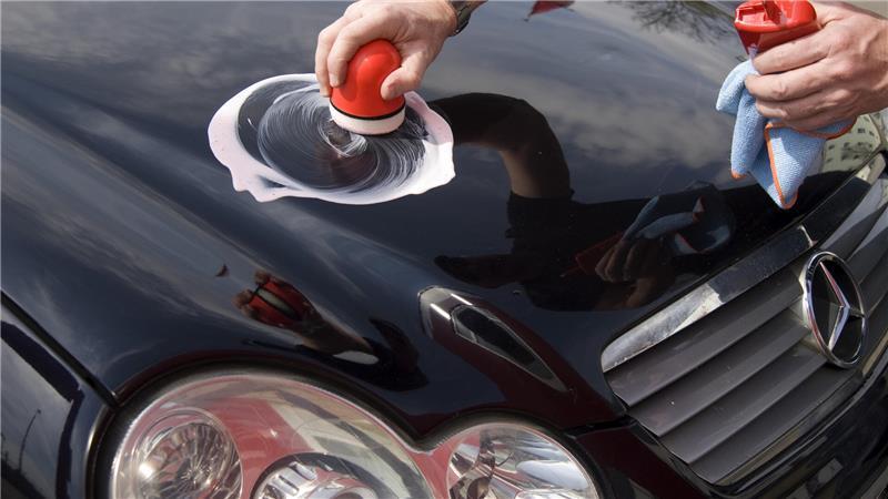Gelber Sack oder Sondermüll? So entsorgen Sie Autopflege-Abfall richtig Reinigungsmittel fürs Auto können gefährliche Chemikalien enthalten. In dem Fall gibt es ein Gefahrensymbol auf der Verpackung und sie muss als Sondermüll entsorgt werden.