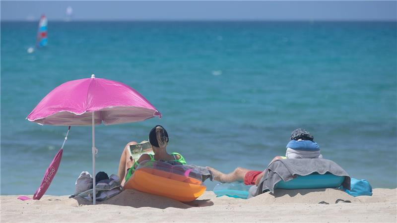 Für Urlaub wird am häufigsten gespart Reisen stehen hoch im Kurs bei den Verbrauchern in Deutschland (Archivbild)