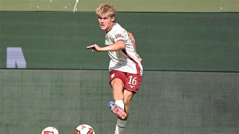 Klopp nominiert, Baum schwärmt: FCA-Shootingstar Behrens Reist im Alter von 21 Jahren erstmals zur Nationalmannschaft: Augsburg-Profi Hennes Behrens. (Archivbild)