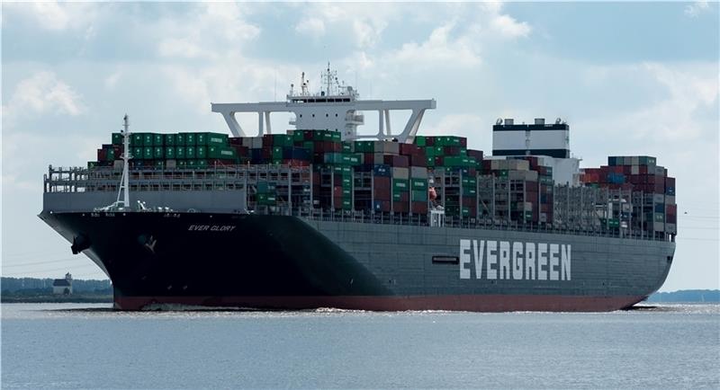 Reist in 39 Tagen von Xingang nach Hamburg : die „Ever Glory“. Foto: Löffler