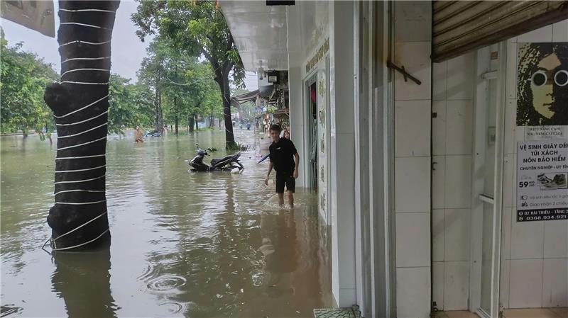 Rekordregen in Vietnam – historische Städte unter Wasser Rekordregen löste das Hochwasser aus.