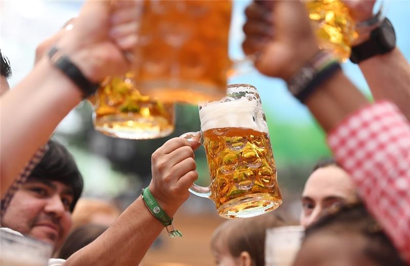 Bier in Superlativen: Diese fünf Rekorde stammen aus Deutschland Rekordverdächtig: Das Oktoberfest in München. Foto: picture alliance / Tobias Hase/dpa