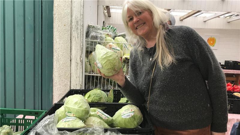 Essen für alle: Nordkehdinger retten Lebensmittel vor der Tonne Rena versorgt sich nicht nur mit Lebensmitteln. Sie schätzt auch den Austausch über Kochrezepte und Tauschbörse.