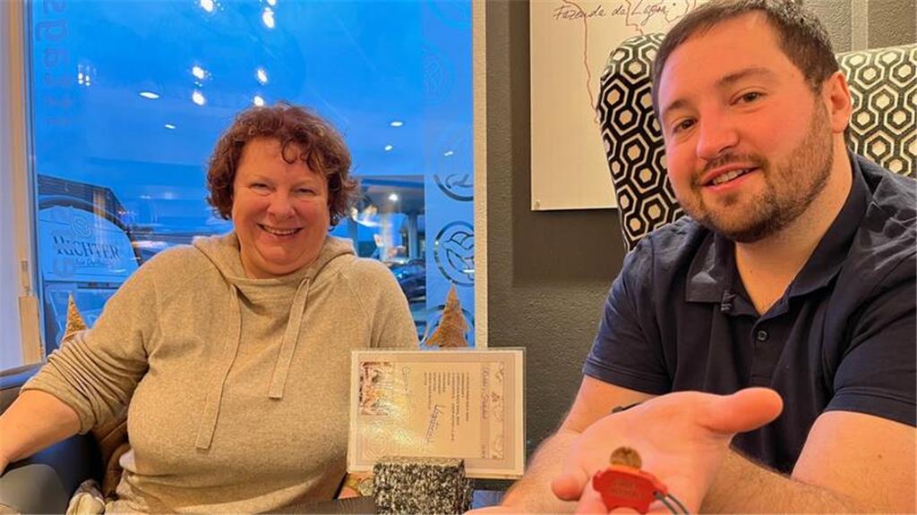 Renate Kiekebusch und Piotr Brunckhorst-Sak haben in Düdenbüttel die Schweinchen...