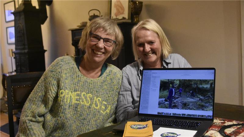 Renate Köhn-Brüggmann und Petra Hege freuen sich über die Fortschritte, die der Verein erreicht hat und der auf der Homepage dokumentiert ist.