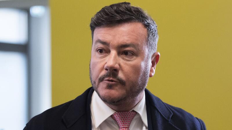 Gläubiger fordern zwei Milliarden Euro von insolventem Benko Rene Benko trifft zur Verhandung ein.