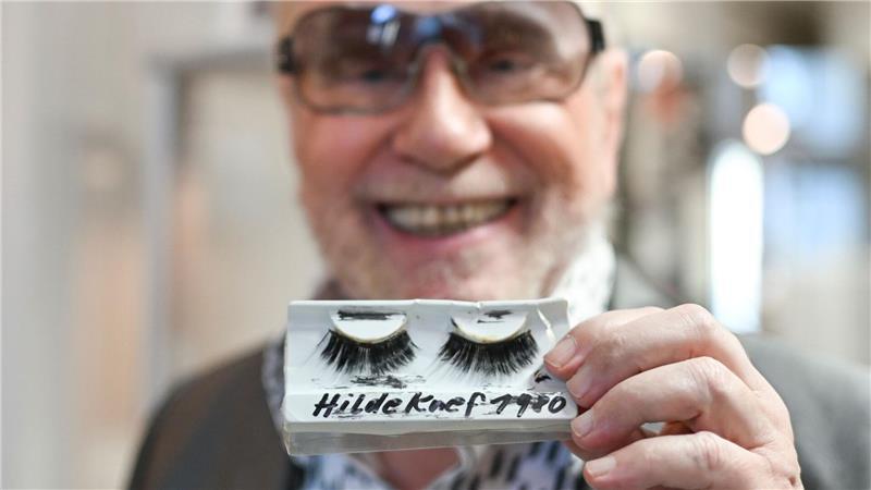 René Koch hält Erinnerungsstücke an Knef in Ehren.