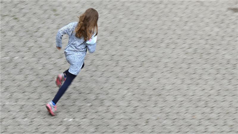 Studie: Jugendliche seit Corona weniger ausdauernd Rennen, toben, gemeinsam spielen - in der Corona-Pandemie kam das vielfach zu kurz. (Archivbild)