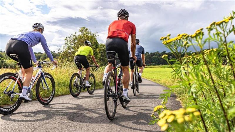 Rennradfahrer auf der Westschleife durch den Landkreis Rotenburg.