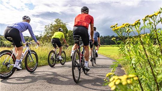 Rennradfahrer auf der Westschleife durch den Landkreis Rotenburg.