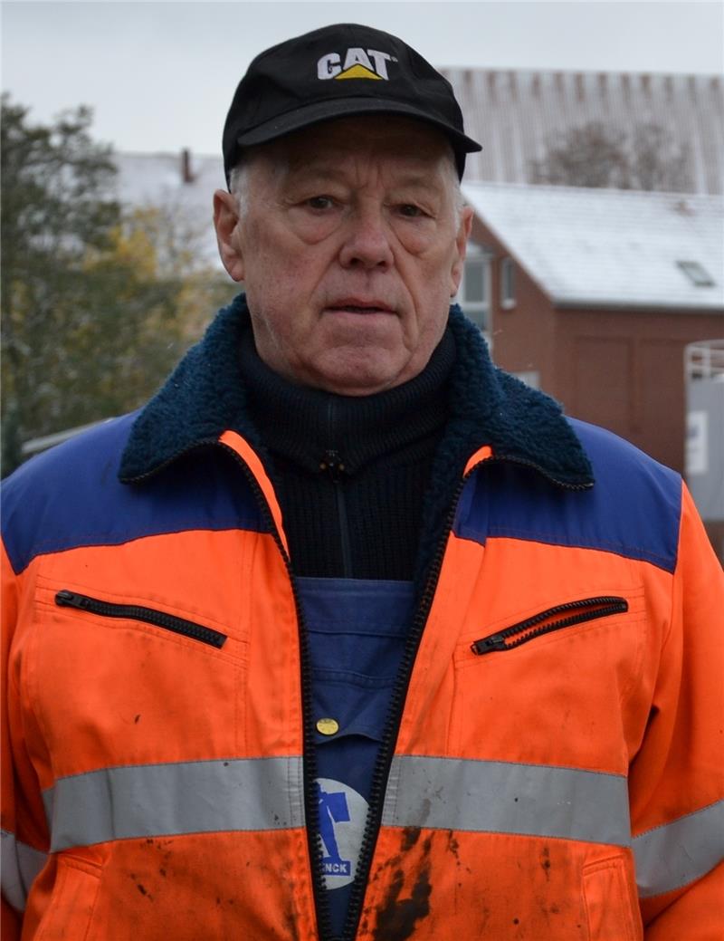 Rentner Alois Krause nimmt die „Dagmar“ im Hafen in Empfang.