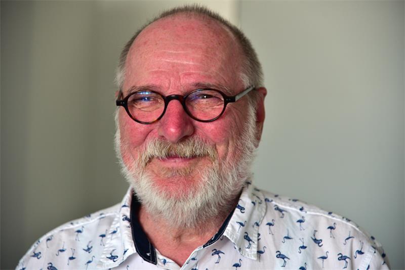 Rentner Wolfgang Malleskat hilft ehrenamtlich in der Außenstelle des Weißen Rings. Foto Beneke