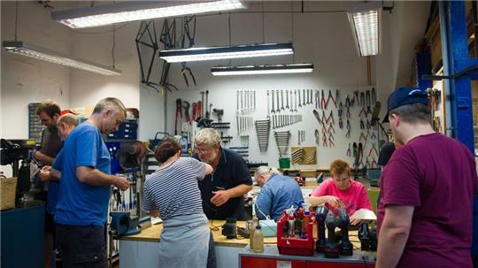 Repair Cafés sollen für ihre Unterstützung für Verbraucher selbst auch gefördert werden. (Archivbild)  