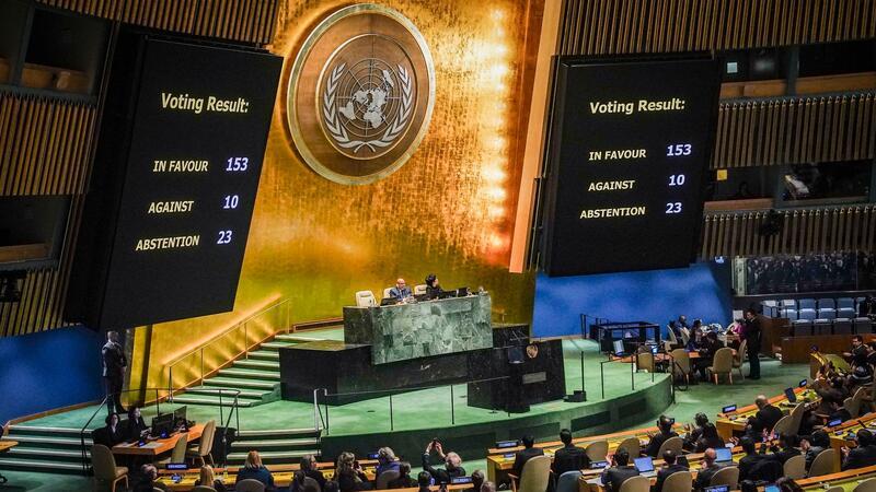 UN-Vollversammlung verlangt per Resolution Waffenstillstand Resolutionen der UN-Vollversammlung sind nicht rechtlich bindend, sondern gelten als symbolisch.