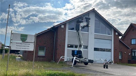 Restarbeiten: Das Feuerwehrgerätehaus in Mittelnkirchen steht vor der Fertigstellung, die Außenanlagen sind ausgeschrieben.