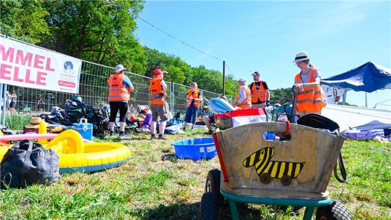 Hurricane-Festival: Das große Müll-Chaos nach der Party Reste vom Fest werden an der Sammelstelle zusammengetragen.