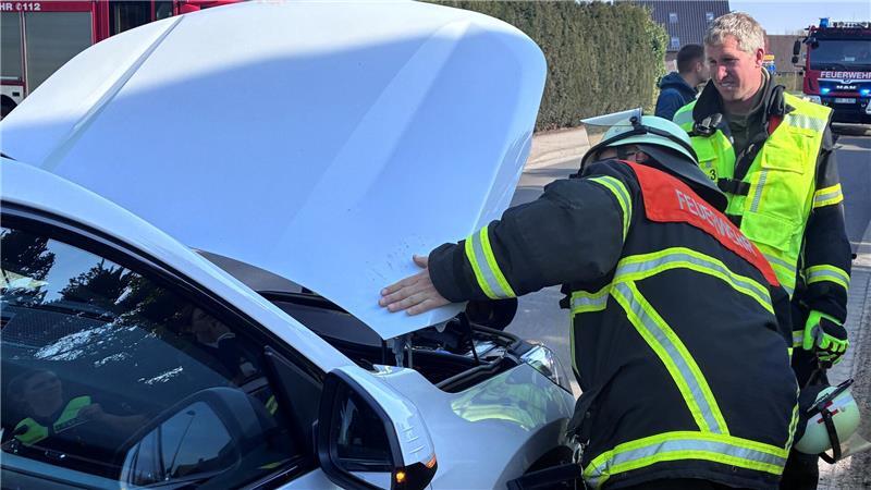 Rettungseinsatz auf der L140 in Hollern.