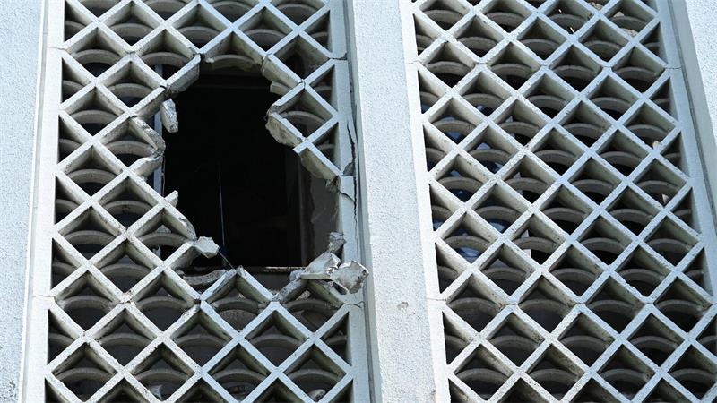Pakistan trauert um 14 tote Babys nach Krankenhausbrand Rettungskräfte berichten, dass sie die Fenstervergitterungen der Säuglingsstation aufbrechen mussten.