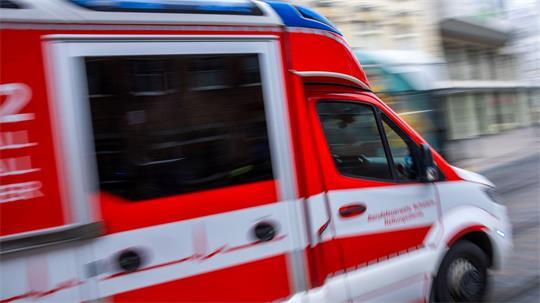 Rettungskräfte sind vor Ort. (Symbolbild) 