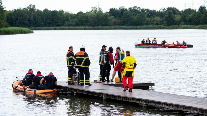 23-Jähriger beim Baden im Allermöher See ums Leben gekommen Rettungskräfte suchen nach einem vermissten Badegast im Allermöher See. Wenig später wird der junge Mann tot geborgen.