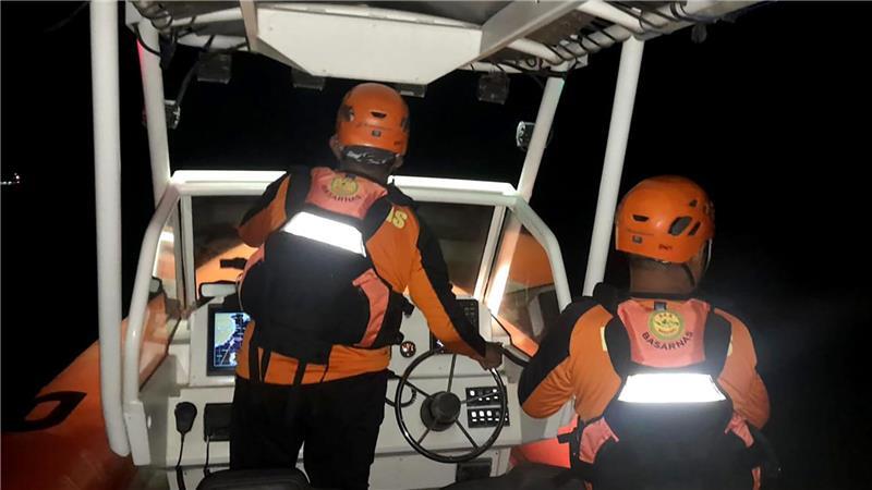 Fähre sinkt vor Bali: Dutzende Menschen im Meer vermisst Rettungskräfte suchen nach vermissten Passagieren.