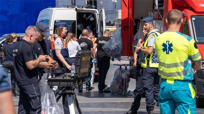 Aufzüge stürzen auf Baustelle in Brüssel ab - Sechs Tote Rettungskräfte und Forensiker sind im Einsatz.