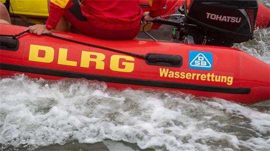 Rettungsschwimmer des DLRG im Einsatz: Die Zahl der Badetoten in Deutschland ist stark gestiegen.