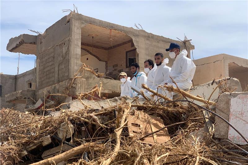 Zwischen Chaos und Verwüstung: Libyen nach der Katastrophe Rettungsteams suchen in Darna nach Opfern.