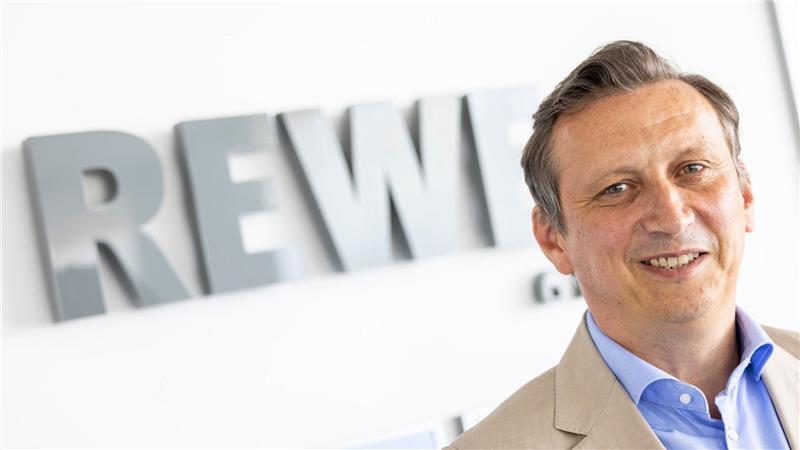 Rabattregeln im Supermarkt verschärft – Verwirrung um Edeka-Schild Rewe-Chef Lionel Souque.